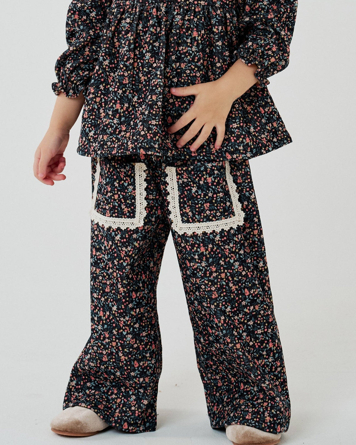 Amelia Lace Pocket Pants detail view
