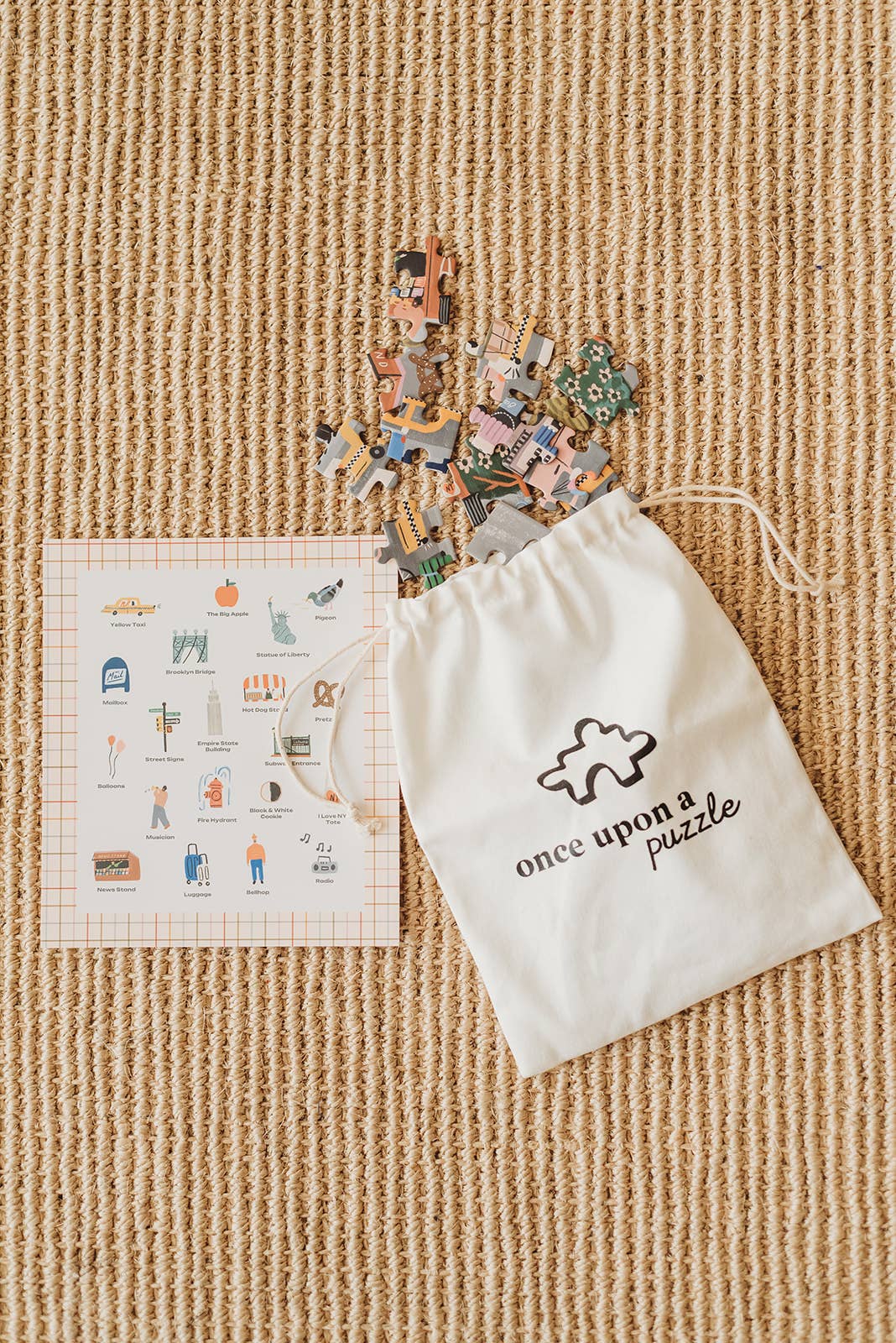 Hello New York Look and Find Puzzle piece detail
