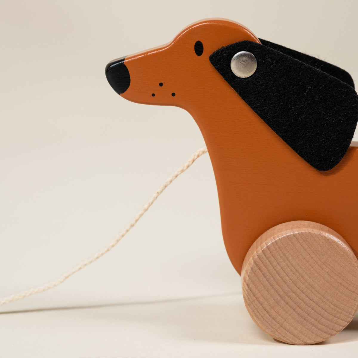 Wooden dachshund pull toy detail