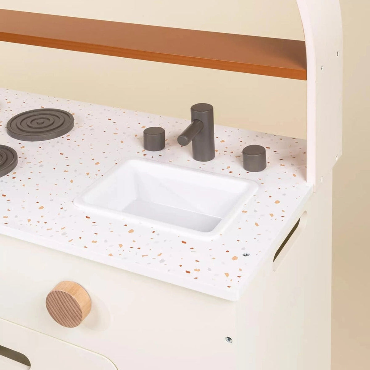 Play kitchen sink detail
